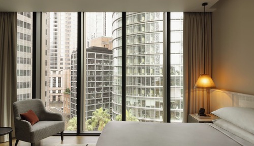 Suite, 1 King Bed (Skyline)