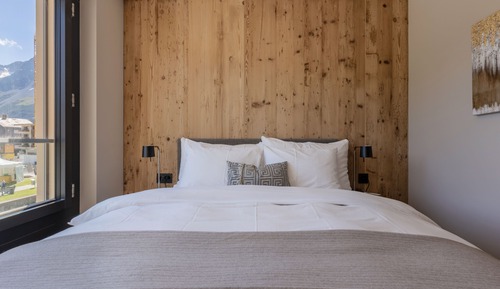 Lake View Single Room