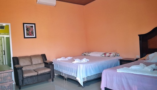Basic Room, 2 Queen Beds, Ensuite, Pool View