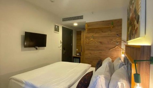 Economy Room