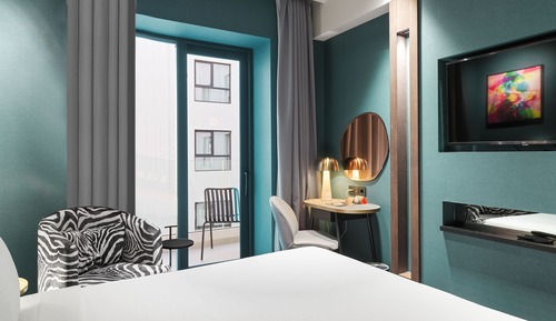 Superior Double or Twin Room (Down To Earth)