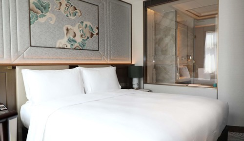 Classic Room, 1 King Bed (Club Millésime Access)