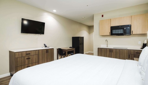 Standard Room, 1 King Bed, Non Smoking, Kitchenette