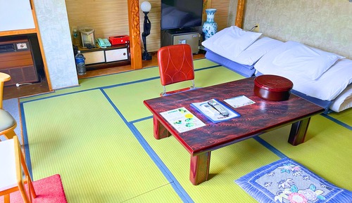 Casual Japanese-style room for 3 people