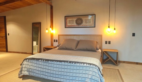Premium Room, 1 King Bed, Balcony