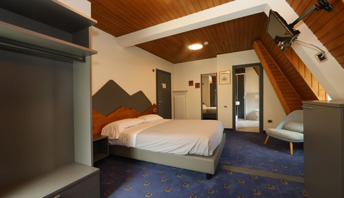 Deluxe Studio Suite