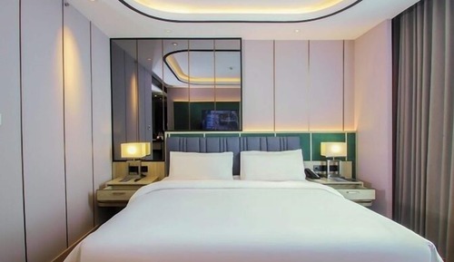 King Bed Premier Pool
