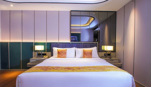 King Bed Deluxe Pool