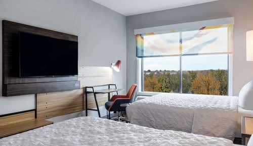 Room, 2 Queen Beds, Accessible, Bathtub
