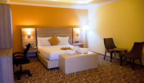 Family Room, 2 Bedrooms