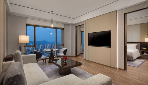 Deluxe Suite