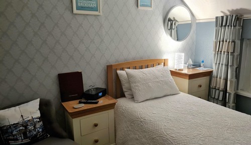 Single Room, Private Bathroom