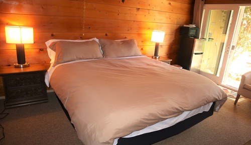 Deluxe King 1 King Bed, Mountain View