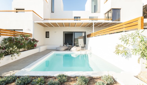 Elegant Suite with Private Outdoor Pool and Sea View