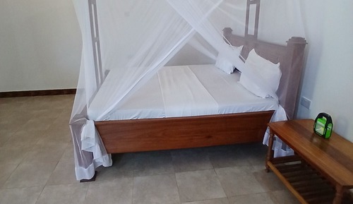 One Bedroom Studio Bungalow with Balcony and Garden View