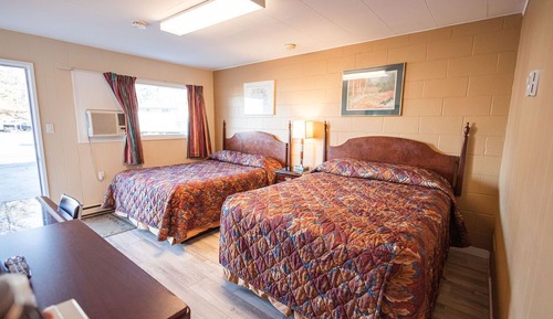 2 Queen beds Ground Floor