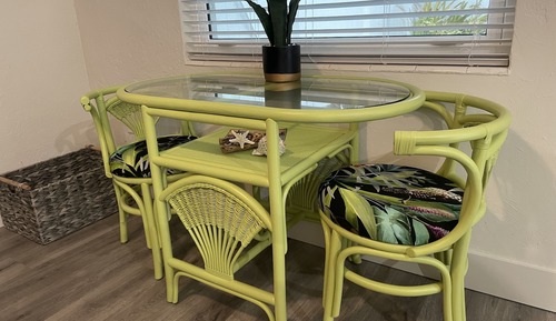 Executive Downtown Lime Bungalow 1 King Bed Non-Smoking