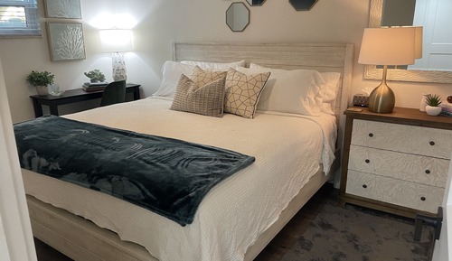 Downtown Deluxe 1 Bedroom 1 Bath Condo w/Sofa Bed Top Floor Non Smoking