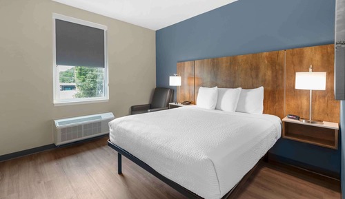 Standard Studio, 1 Queen Bed, Non Smoking, Refrigerator & Microwave