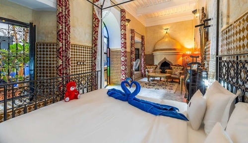 Gallery Suite, 1 King Bed, Fireplace, Ground Floor