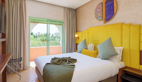 3-BEDROOM APARTMENT AND VIP LIVING ROOM