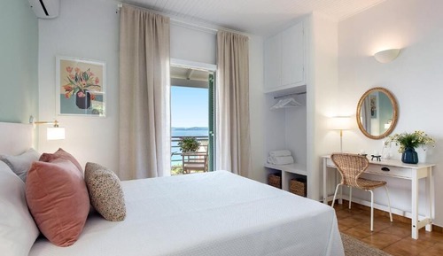 Studio, Sea View
