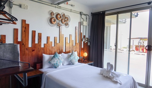 Deluxe Room, 1 Queen Bed, Pool Access, Pool View