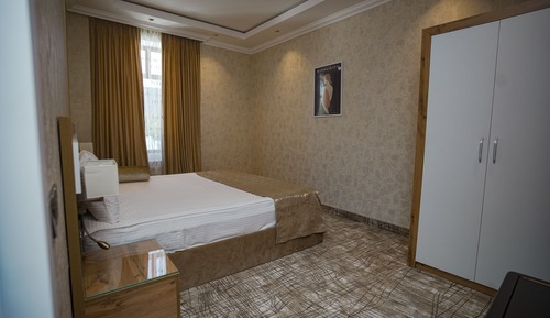Deluxe Studio