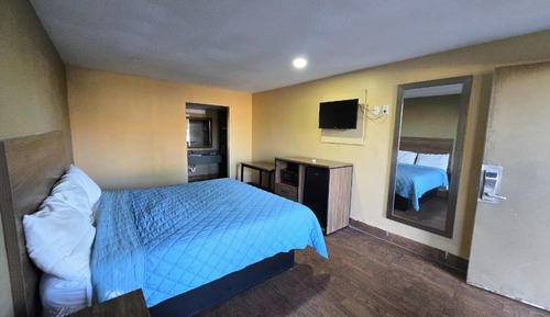 Room, 1 King Bed, Smoking