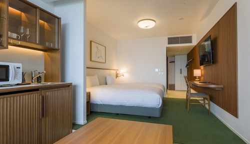 Hollywood Twin Room No-pets allowed / 1off-site parking / Non Smoking