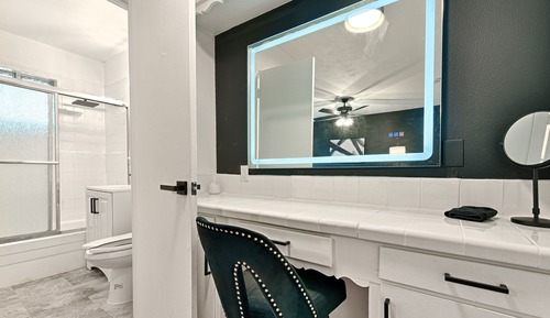 Signature Apartment, 1 King Bed, Kitchen