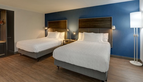 Room, 2 Queen Beds, Accessible (Mobility & Hearing, Roll-In Shower)