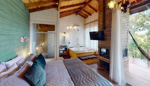 Deluxe Cabin, Jetted Tub