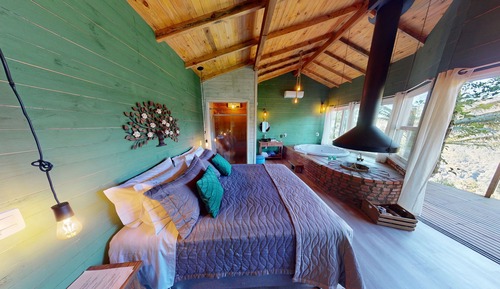 Design Cabin, Jetted Tub