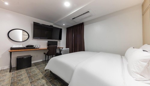 Deluxe Room (B)