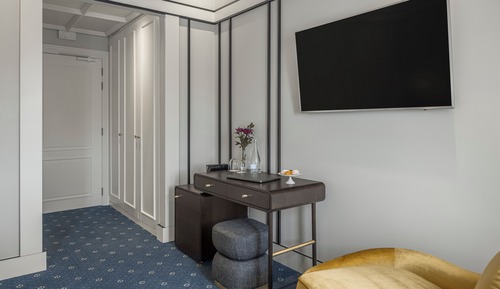 Signature Room