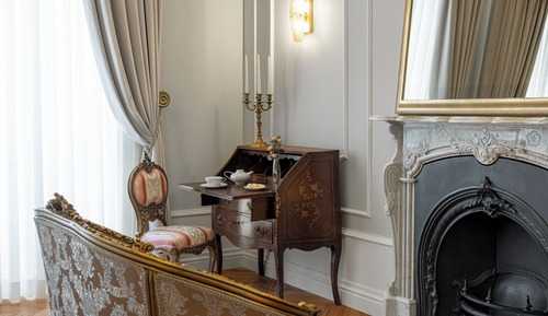 Palace Room Premium