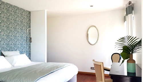 Deluxe Room (Tourmaline)