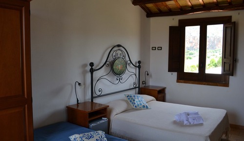 Deluxe Triple Room, Multiple Beds, Ensuite, Partial Sea View