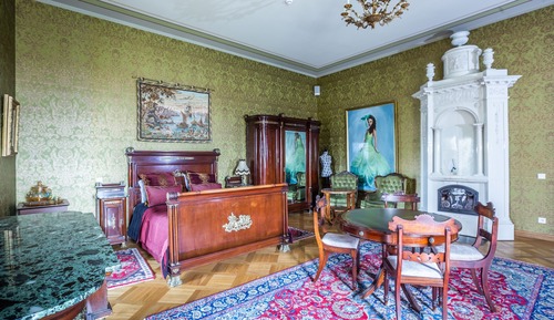 Deluxe Suite