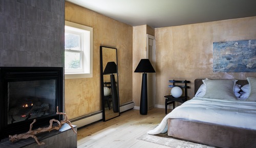 King Junior Suite w/ Fireplace