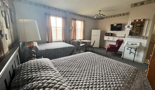 Family Room, 2 Queen Beds, Non Smoking