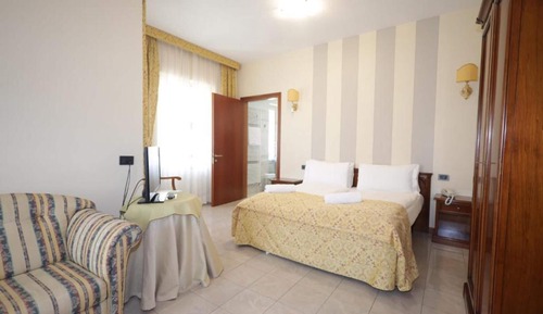 Deluxe Double or Twin Room, Terrace, Partial Lake View