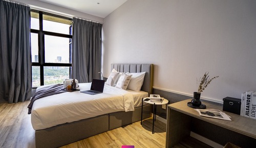 Luxury Apartment, 1 Queen Bed, City View
