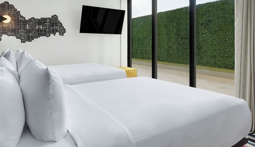 Aloft Guest room 2 Queen Beds - Limited view
