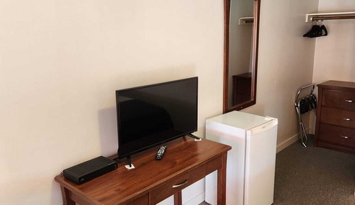 Standard Room 1 King Bed