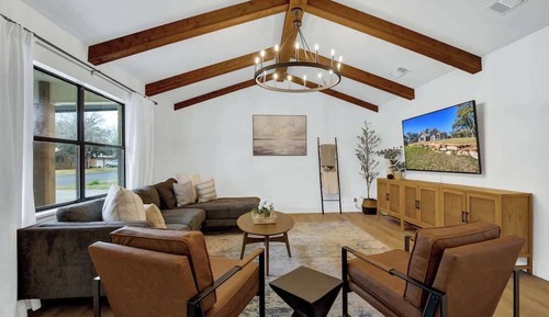 House, Multiple Beds, Hot Tub, City View (603 N Bowie St)