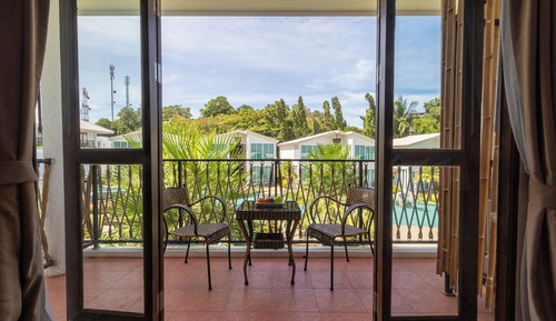 Superior Pool View