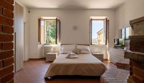Honeymoon Studio