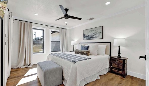 House, Multiple Beds, Pool Access (1148 Balcones Drive)